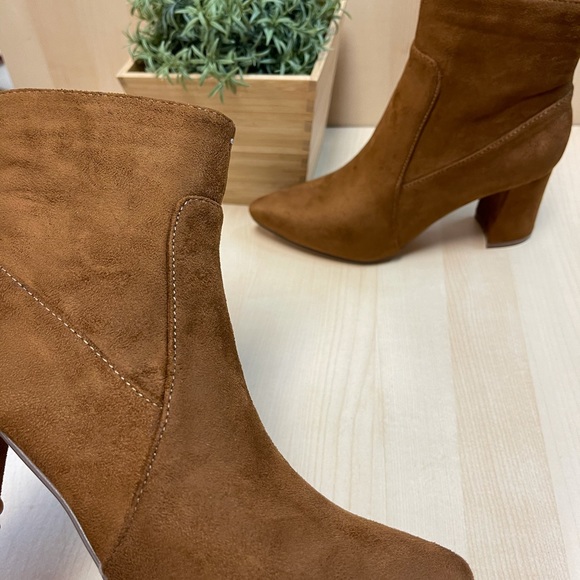 Low heel tan ankle boot - Picture 2 of 3